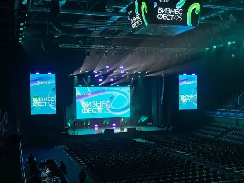 YuSMP Group at a tech industry event