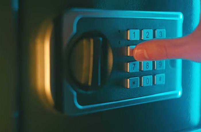 HashiCorp Vault managing secrets, encryption and dynamic credentials securely